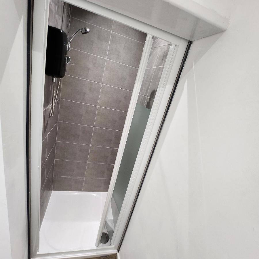 Comfy Diamond Ensuite Room Maidstone With Free Parking And Speedy Wifi Esterno foto