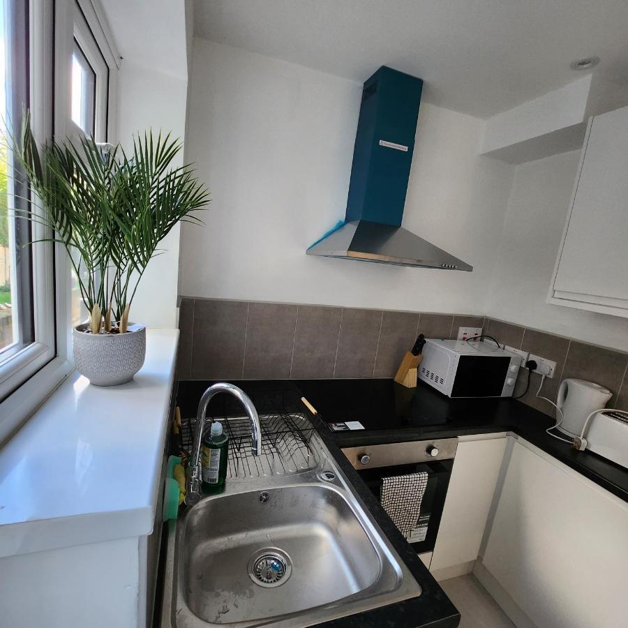 Comfy Diamond Ensuite Room Maidstone With Free Parking And Speedy Wifi Esterno foto