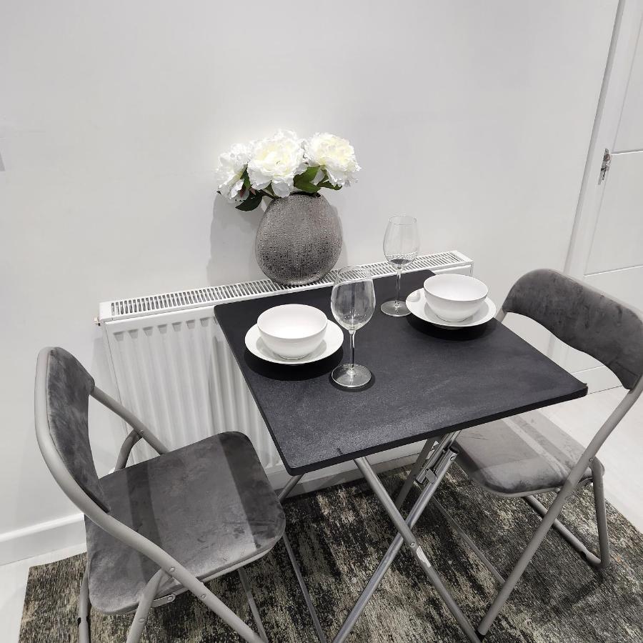 Comfy Diamond Ensuite Room Maidstone With Free Parking And Speedy Wifi Esterno foto
