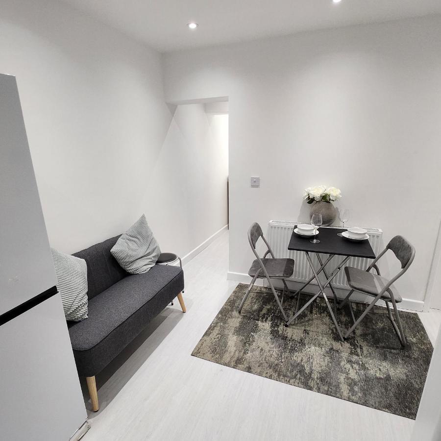 Comfy Diamond Ensuite Room Maidstone With Free Parking And Speedy Wifi Esterno foto