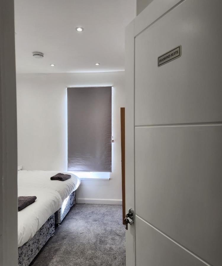 Comfy Diamond Ensuite Room Maidstone With Free Parking And Speedy Wifi Esterno foto